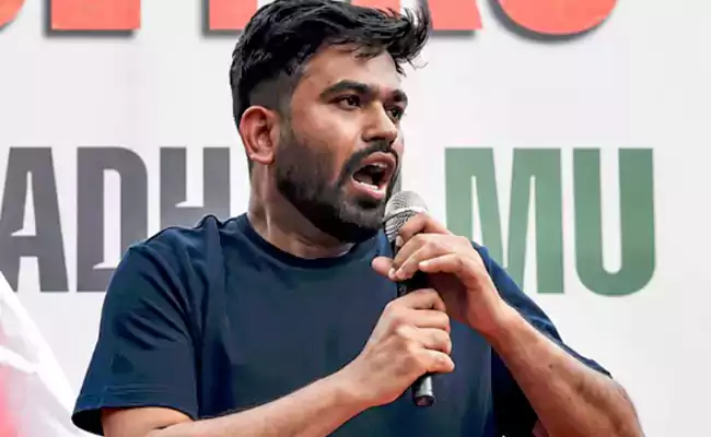 నిరసనలను అణచివేయొద్దు.. కేంద్రంపై సీజేపీ వ్యవస్థాపకుడి విమర్శలు