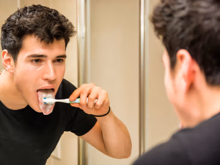 Why Is Tongue Cleaning Important? Here’s What Doctors Recommend