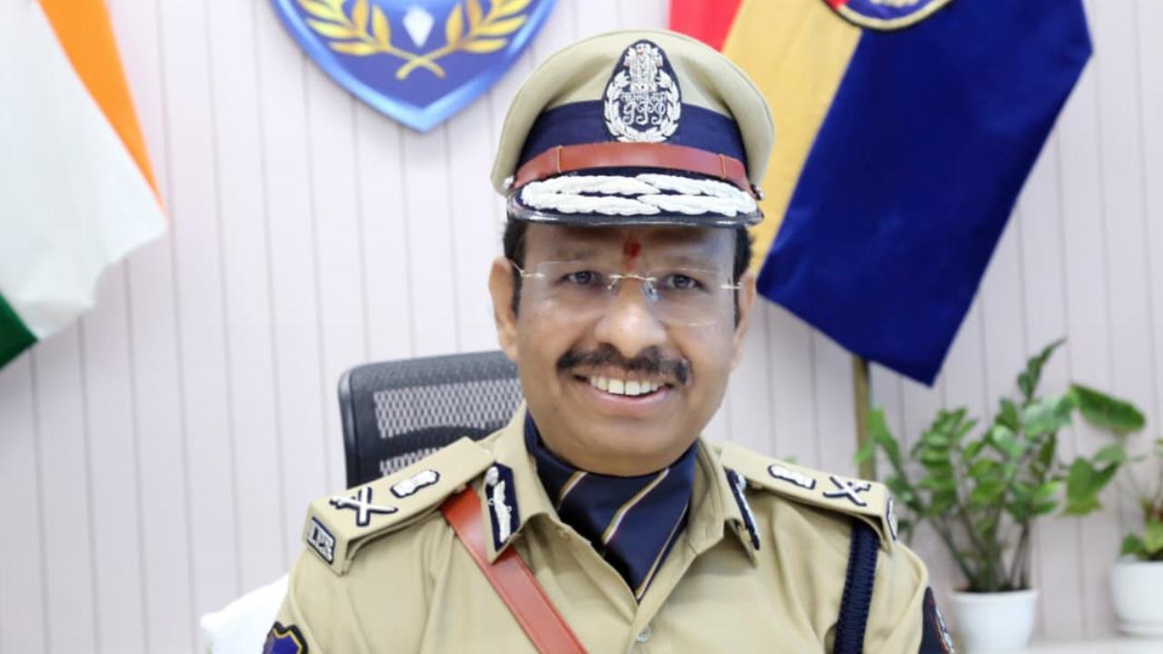 సీనియర్‌ సిటిజన్లే సైబర్‌ నేరగాళ్ల టార్గెట్‌: సీపీ సజ్జనార్‌