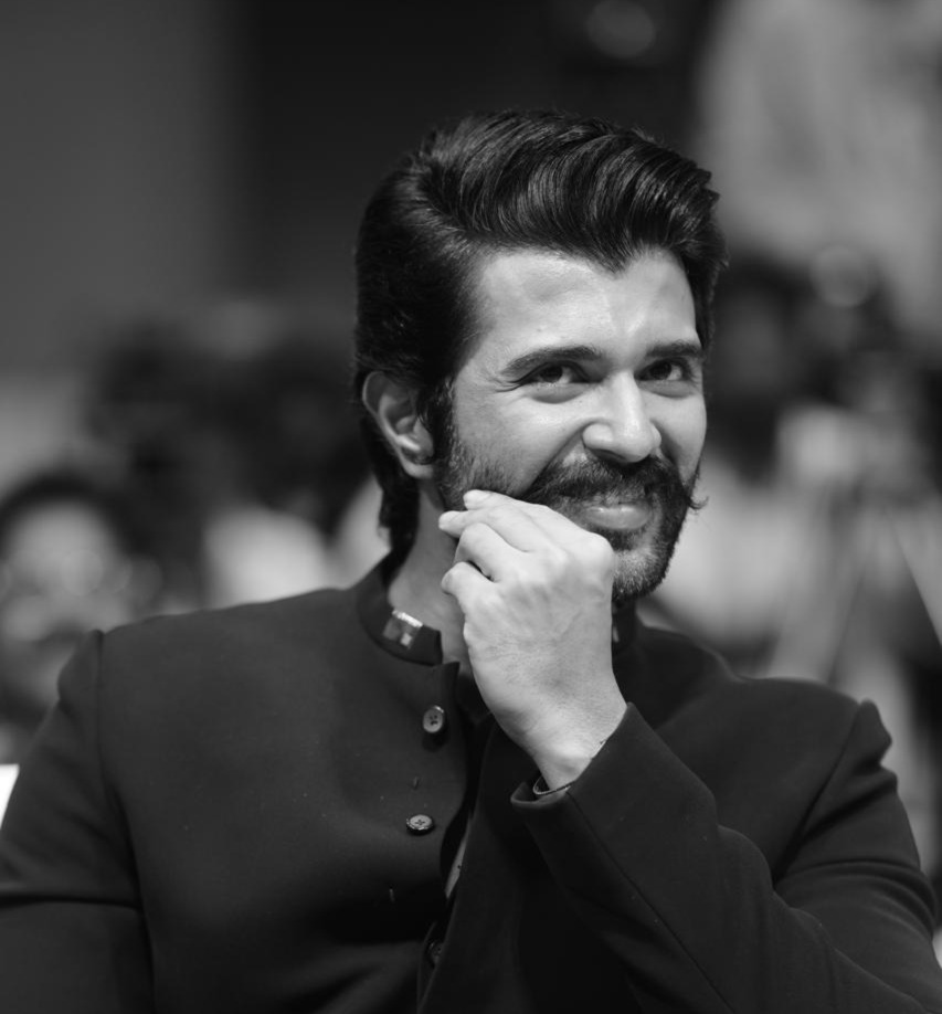 రౌడీ స్టార్కు పదేళ్ల వేడుక