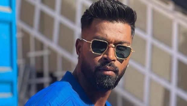 ఫెరారీ 12సిలిండ్రితో రోడ్లపై దూసుకెళ్లిన హార్దిక్ పాండ్యా