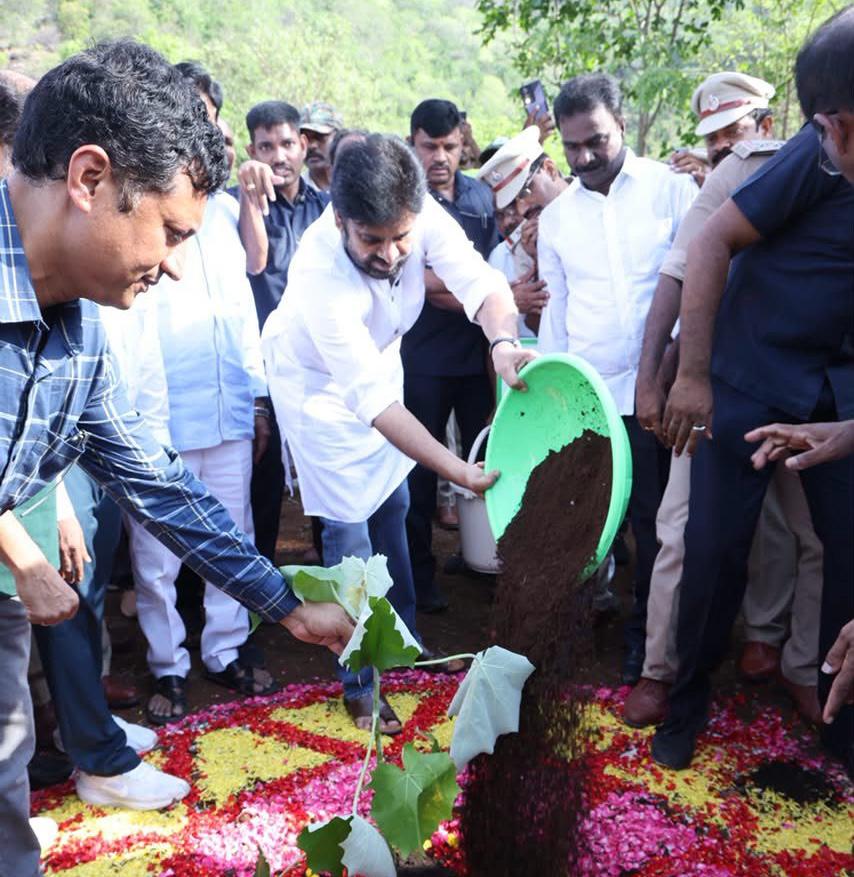‘తల్లి పేరుతో ఒక మొక్క నాటండి’.. పవన్ కళ్యాణ్ పిలుపు