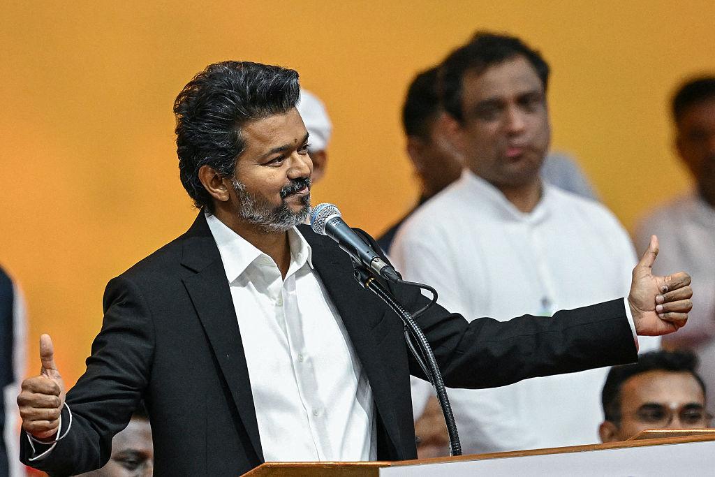 సోనియా, రాహుల్ను కలవనున్న సీఎం విజయ్