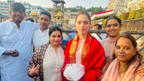తిరుమల శ్రీవారి సేవలో తమన్నా భాటియా.. కుటుంబంతో కలిసి ప్రత్యేక పూజలు