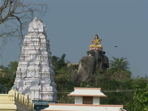బాసర ఆలయంలో అర్ధరాత్రి చోరీ: ఈవో అంజనా దేవి వివరణ