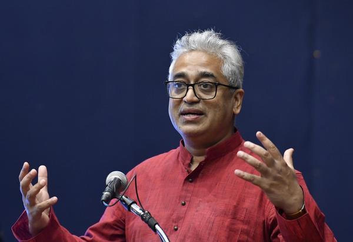 పాఠశాల భోజనాలపై రాజ్‌దీప్ విమర్శలు