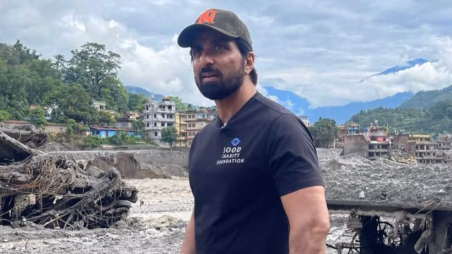 నేపాల్‌ వరద బాధితులకు సోనూసూద్‌ సాయం