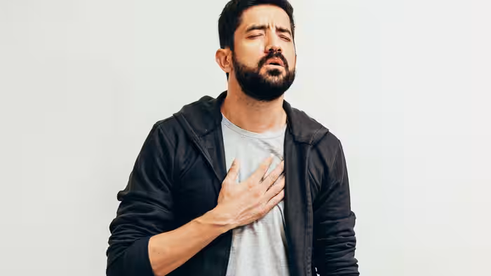 చిన్న నడకకే ఆయాసం వస్తోందా? వైద్యులు చెబుతున్న ఈ గుండె హెచ్చరికలు ఇవే!