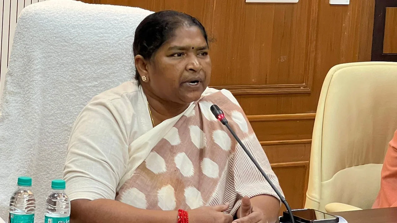 కొండ సురేఖ బర్తరఫ్‌పై సీతక్క స్పందన