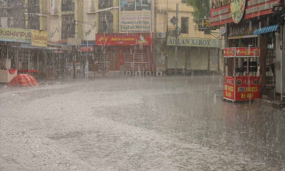 Heavy Rain and Strong Winds Disrupt Life in Guntur..