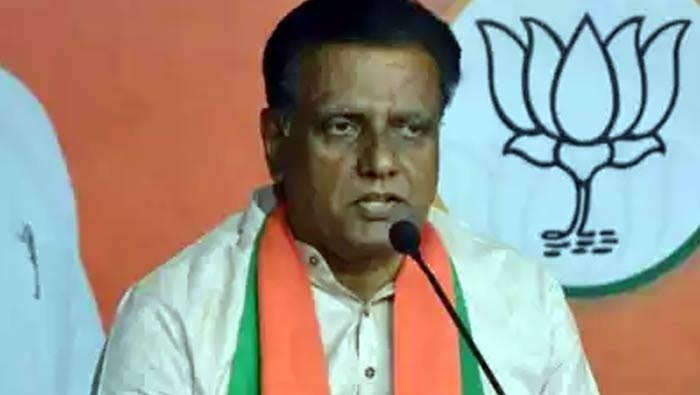 అహంకారం vs రాజకీయ విమర్శలు...ఎవరి మాట నిజం?