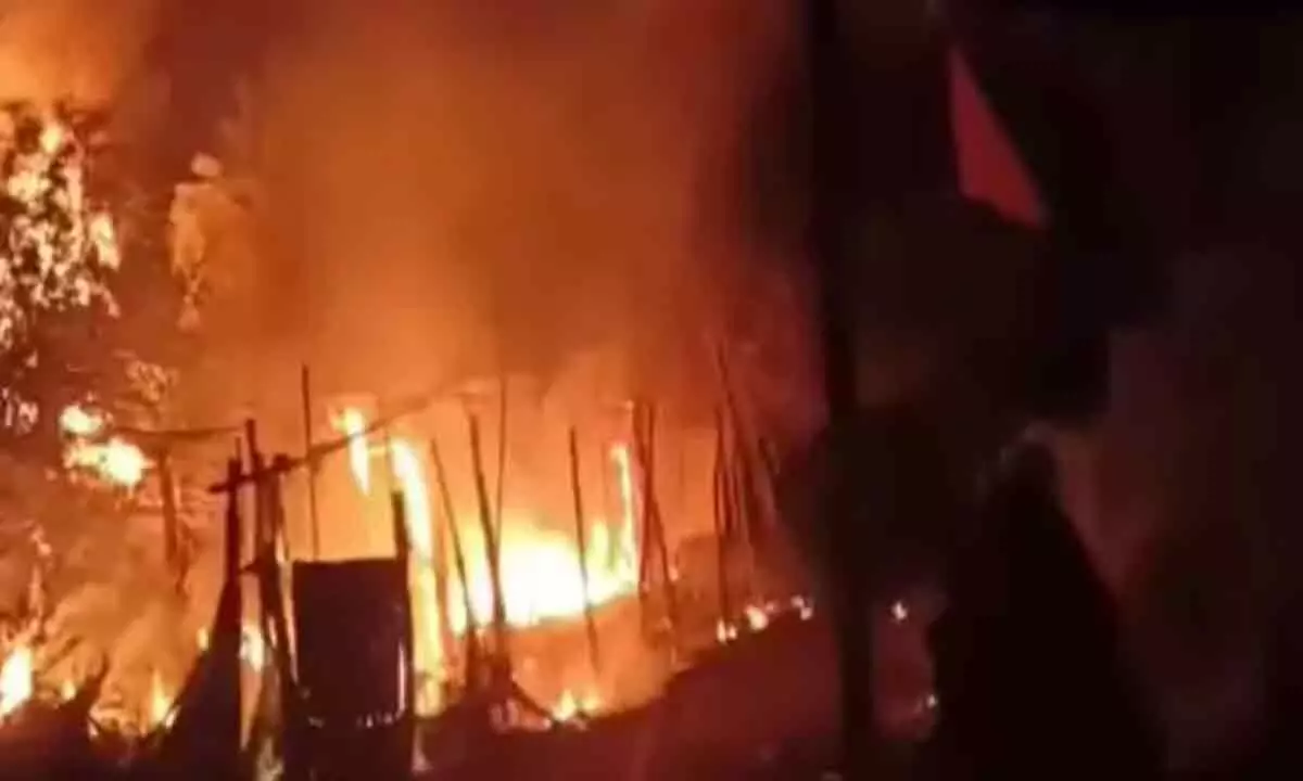 ఏలూరులో అగ్నిప్రమాదం...ఇద్దరు మహిళలు మృతి