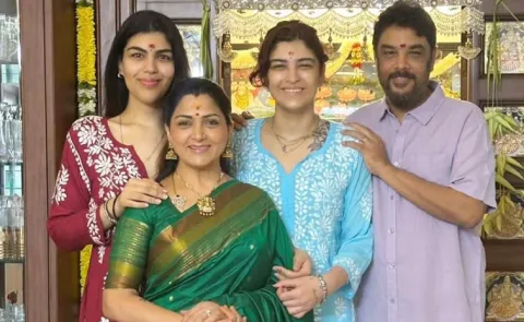 Khushbu family meets Prime Minister Modi