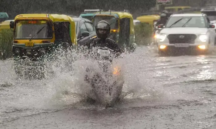చెన్నైలో కుండపోత.. పలు జిల్లాలకు రెడ్ అలర్ట్ జారీ