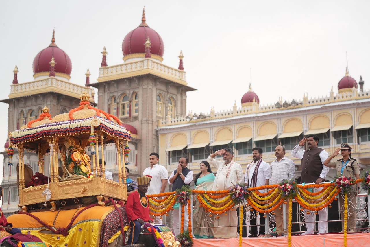 మైసూరు దసరా ఉత్సవాల్లో పాల్గొన్న తెలంగాణ సీఎం రేవంత్ రెడ్డి