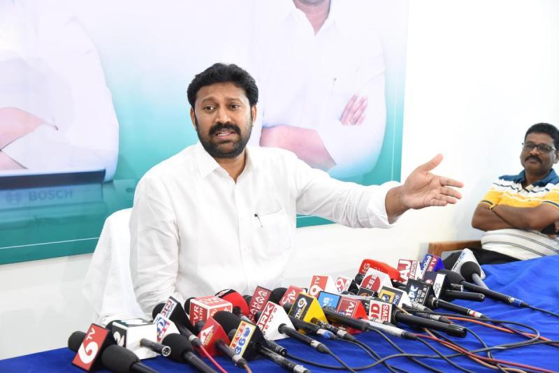 పులివెందులలో రాజకీయ ఉద్రిక్తత..