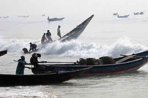 Heavy Rain Alert for North Andhra...Fishermen Warned