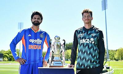 IND vs NZ: టాస్ గెలిచి బౌలింగ్ ఎంచుకున్న భారత్