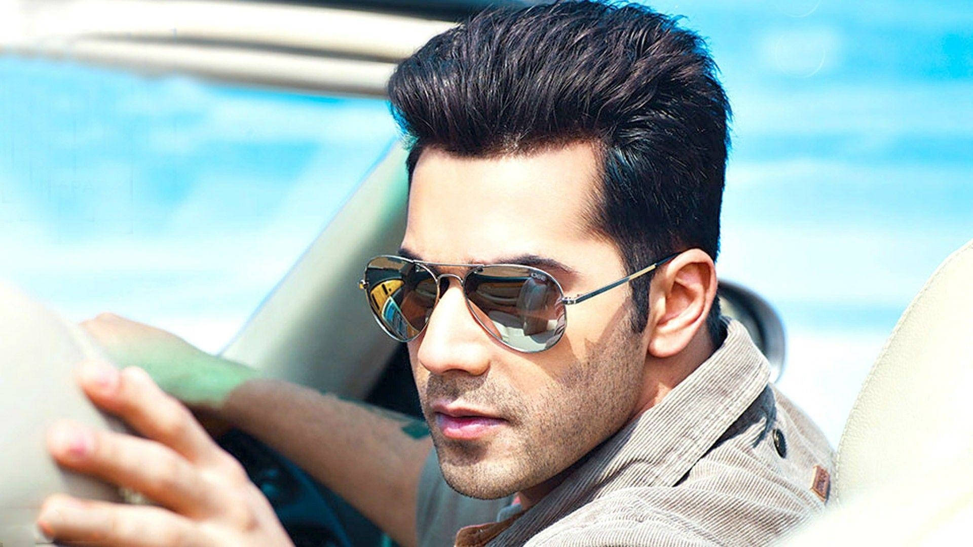 Why Did Varun Dhawan Apologize Publicly to a Fan?