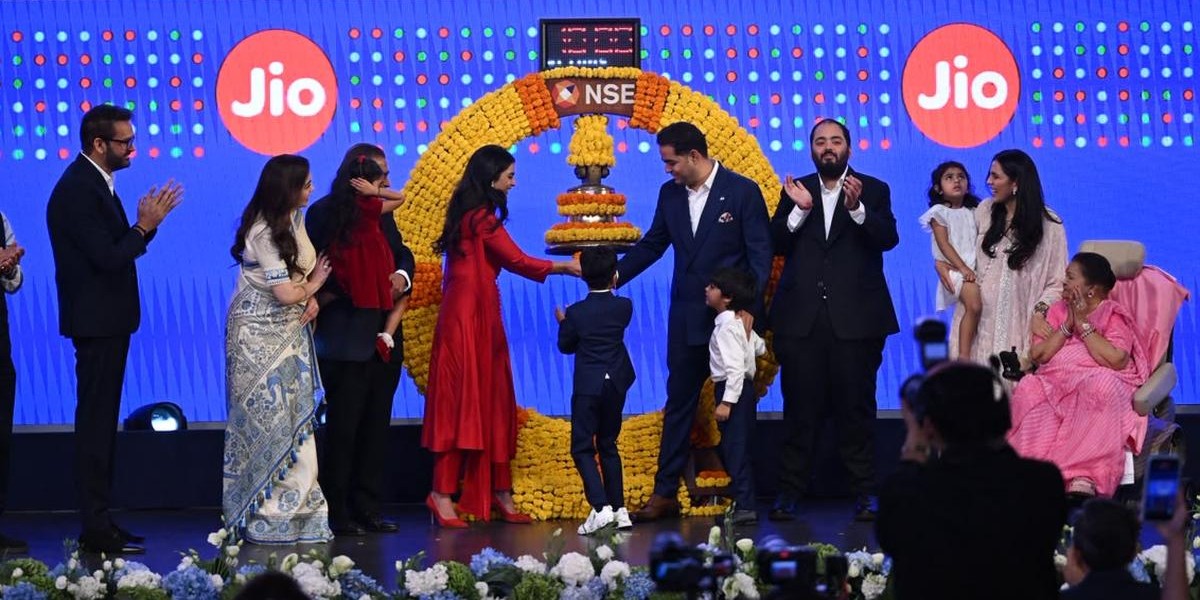 స్టాక్ మార్కెట్లో జియో ప్లాట్ఫామ్స్ విజయవంతమైన ఆరంభం