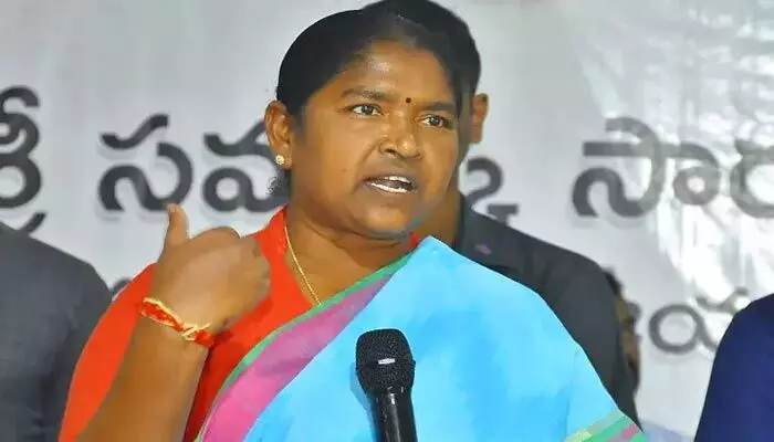 బండి సంజయ్ ఆరోపణలను ఖండించిన మంత్రి సీతక్క