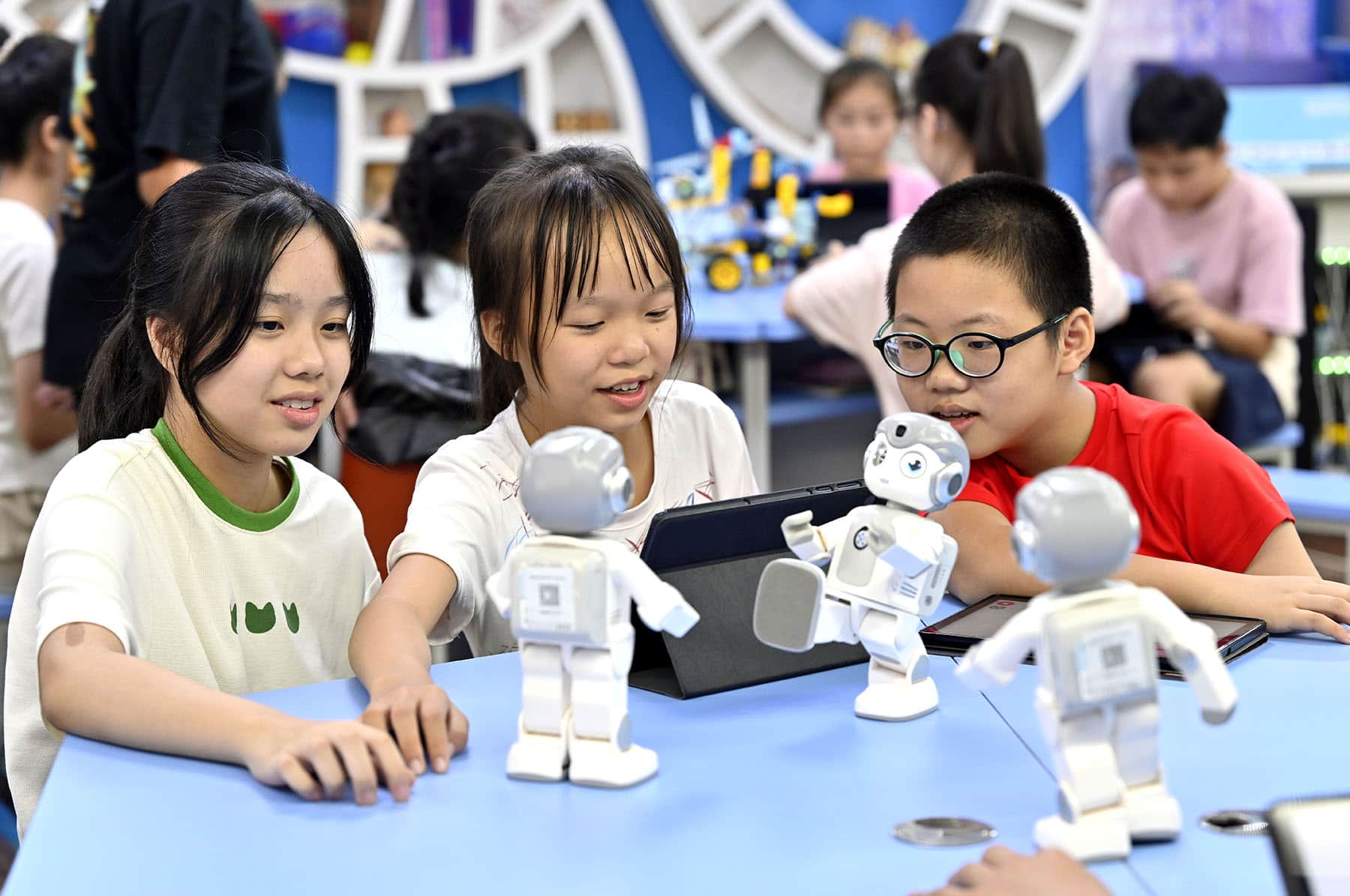 China Makes AI Education Mandatory from Primary School Across the Nation