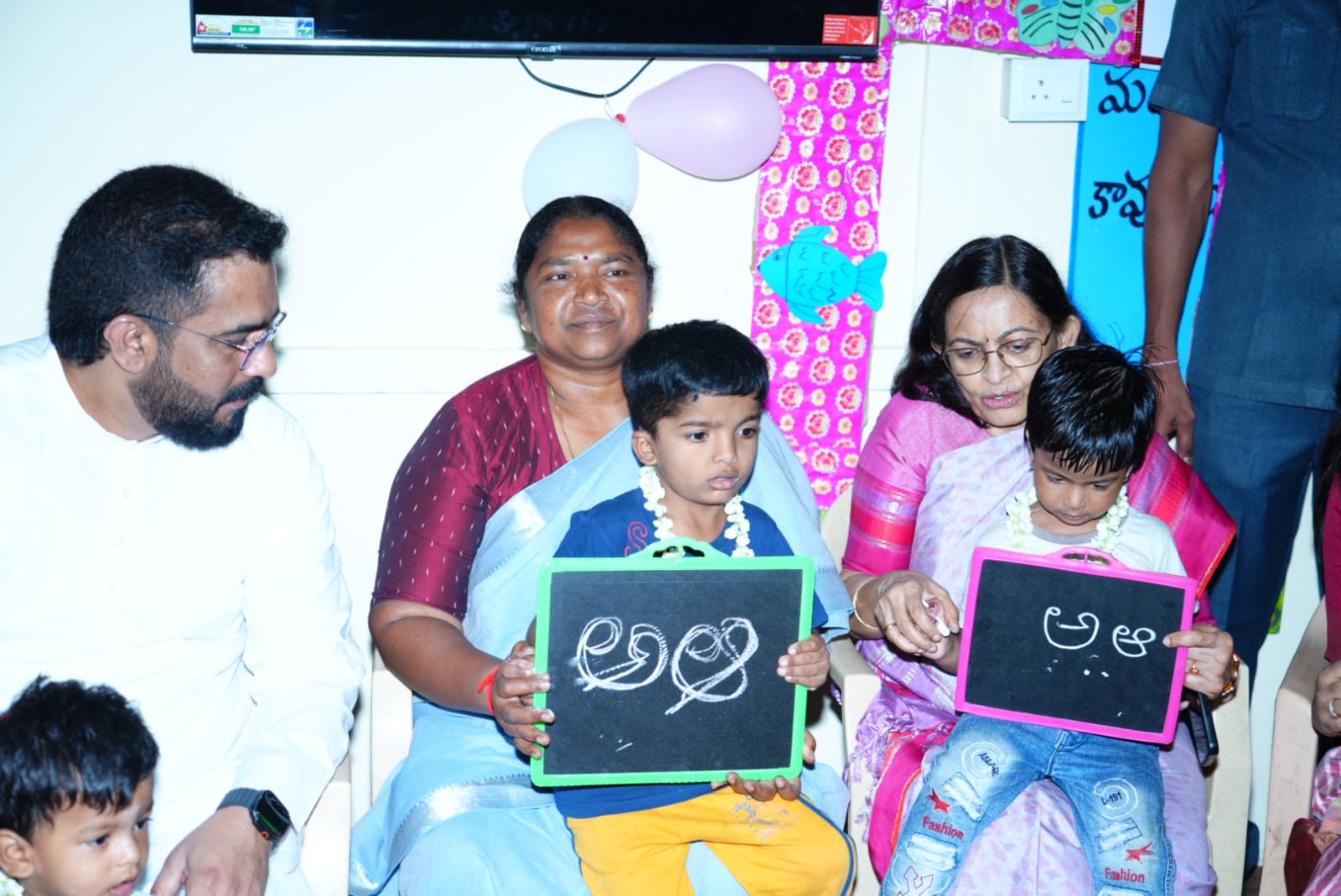 అంగన్వాడీ కేంద్రాలే చిన్నారుల భవిష్యత్తుకు బలమైన పునాదులు - మంత్రి సీతక్క