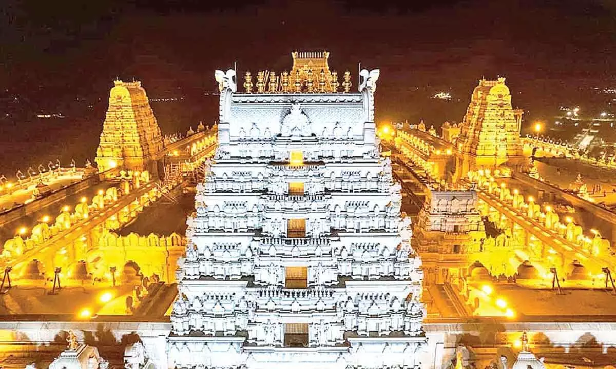 వరుస సెలవుల ఎఫెక్ట్‌.. యాదాద్రి ఆలయానికి పోటెత్తిన భక్తులు