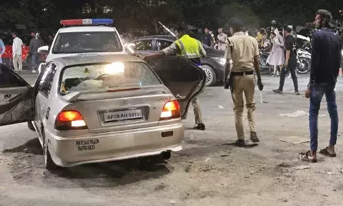 రేసర్ల ఆగడాలకు చెక్ పెట్టిన హైదరాబాద్ పోలీసులు