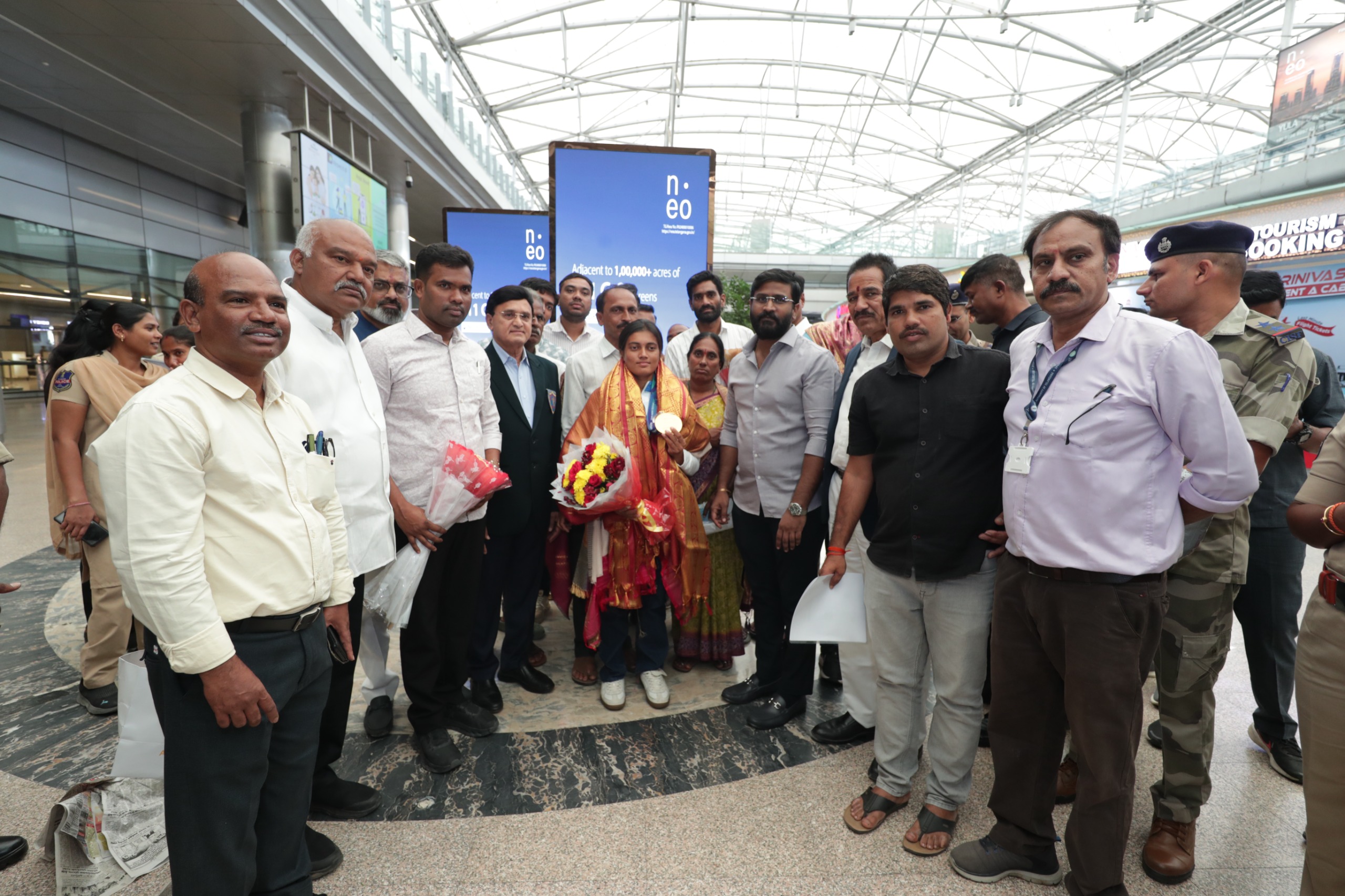 ఆసియా క్రీడల డబుల్ గోల్డ్ మెడలిస్ట్ చికితకు హైదరాబాద్లో ఘన స్వాగతం