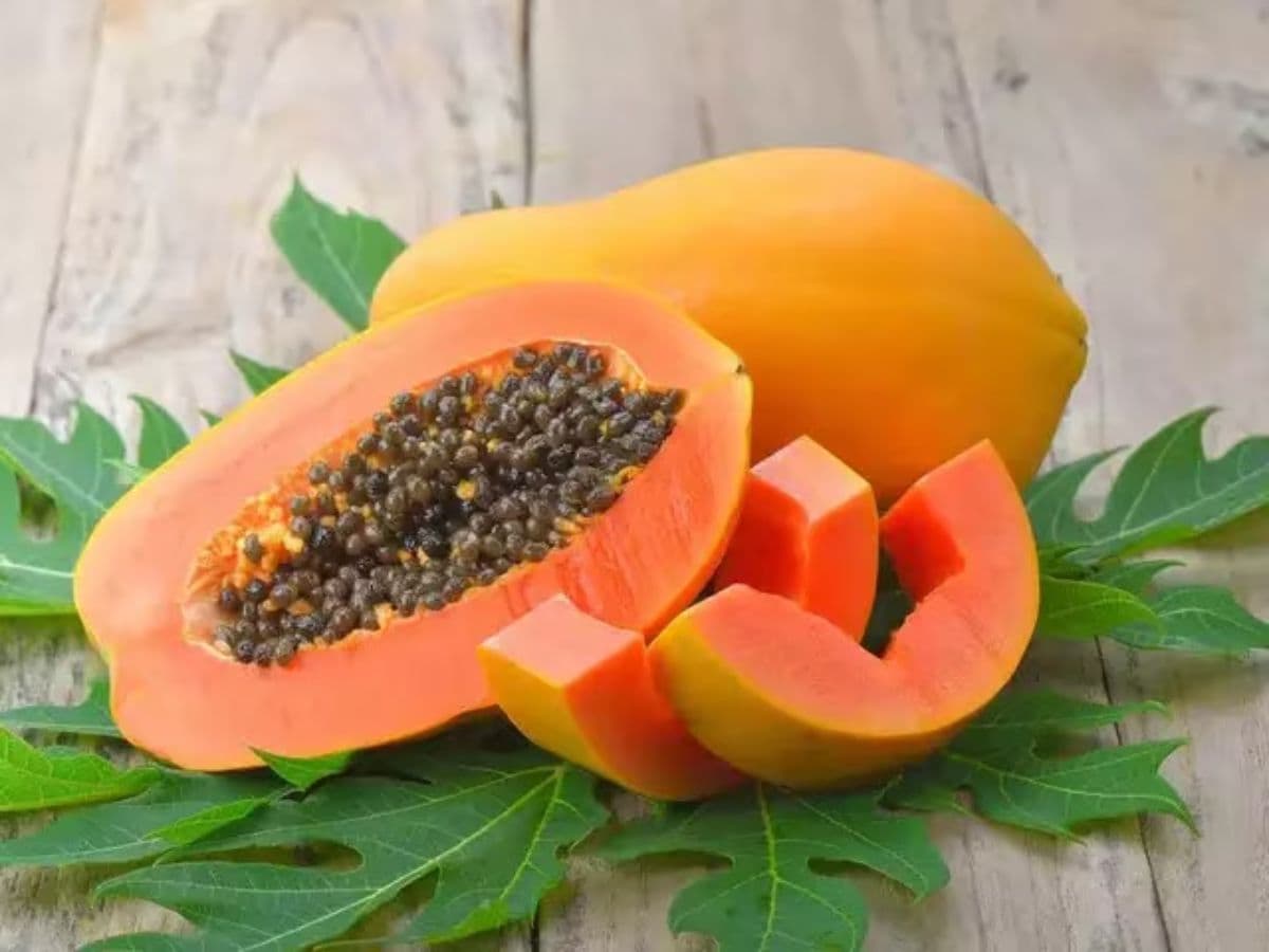 Experts say papaya is beneficial for reducing belly fat