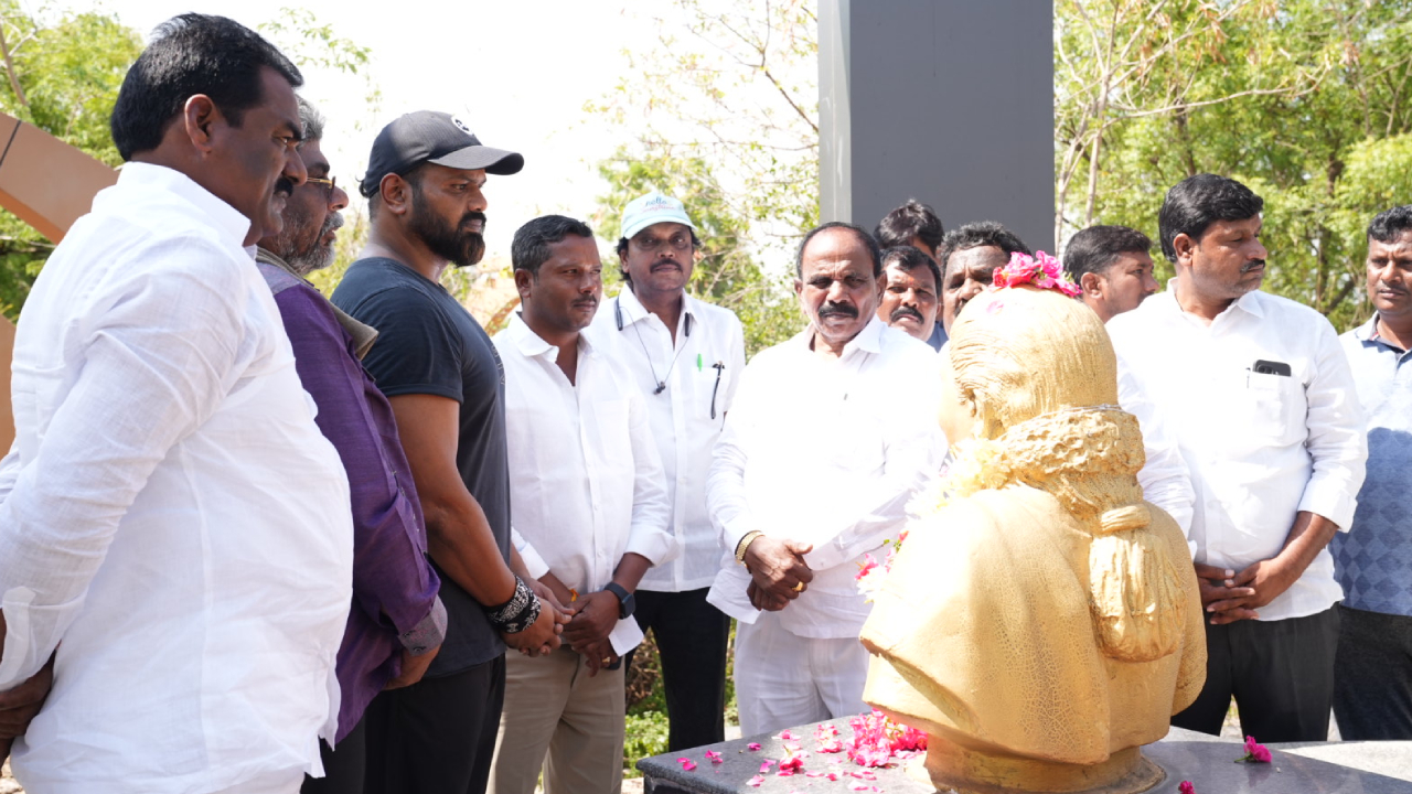 Manchu Manoj Cleans Dasari’s Memorial