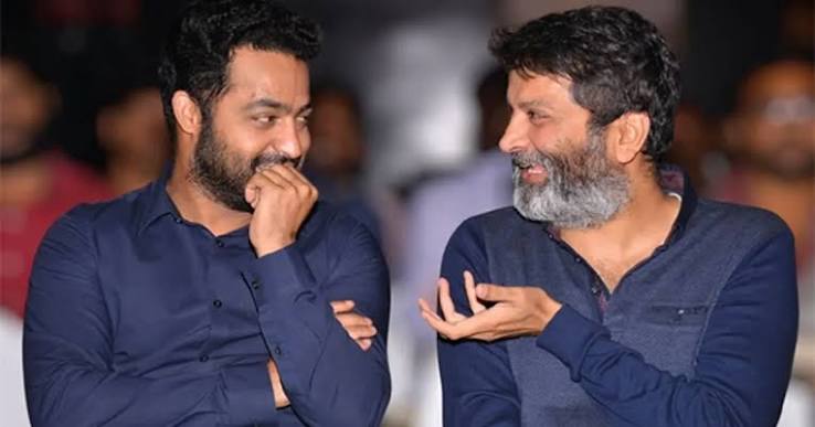 త్రివిక్రమ్ పనితీరుకి భయపడుతున్న ఎన్టీఆర్ ఫ్యాన్స్!