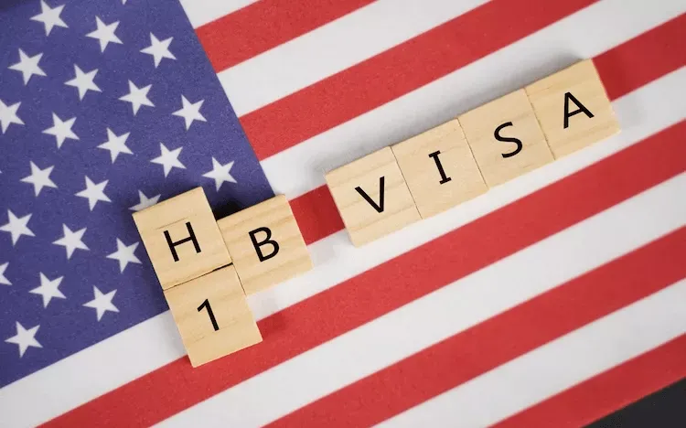H-1B వీసాపై ట్రంప్ కీలక నిర్ణయం...