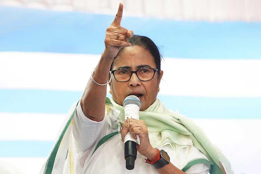 పశ్చిమ బెంగాల్లో ‘పోలీస్ రాజ్యం’ నడుస్తోంది: మమతా బెనర్జీ