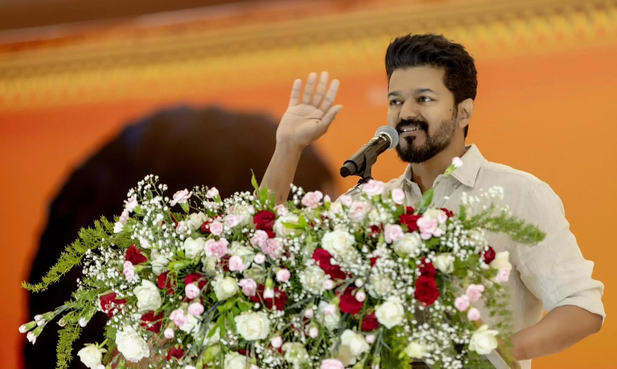 విజయ్ విజయంపై ముందే సంకేతమా? రాధన్ పండిట్ వ్యాఖ్యలు!