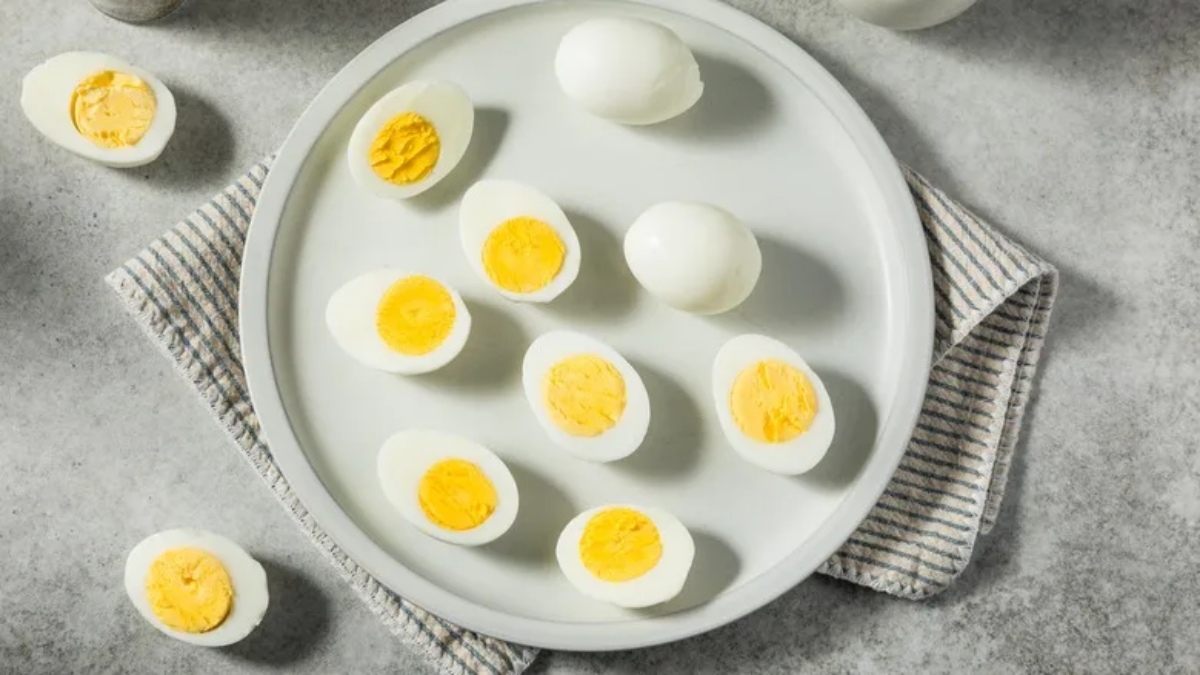 Doctors’ Advice: Avoid These Mistakes While Eating Eggs