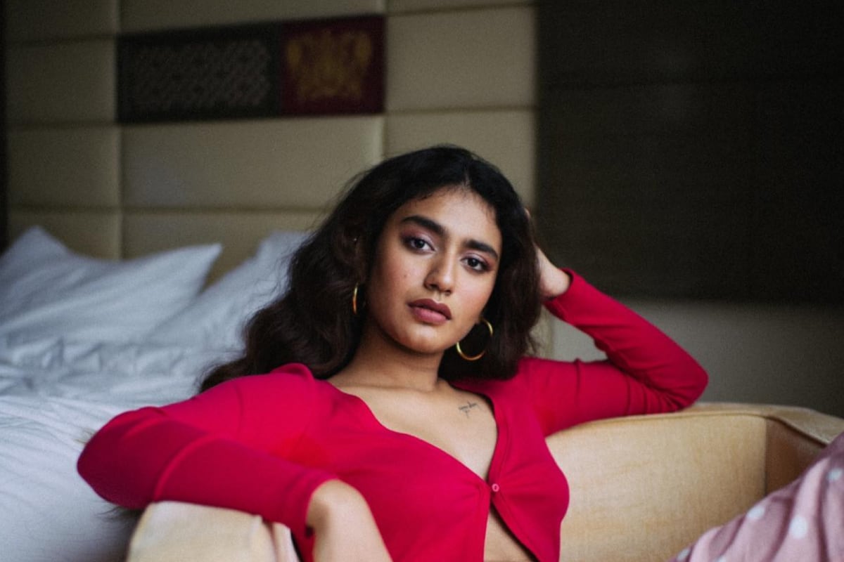 Strange Question Priya Faced Over Her Dress Colour