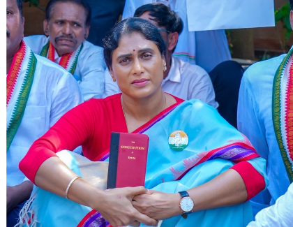 ఓటర్ల జాబితాలో అక్రమాలపై వైఎస్ షర్మిల ఆగ్రహం...