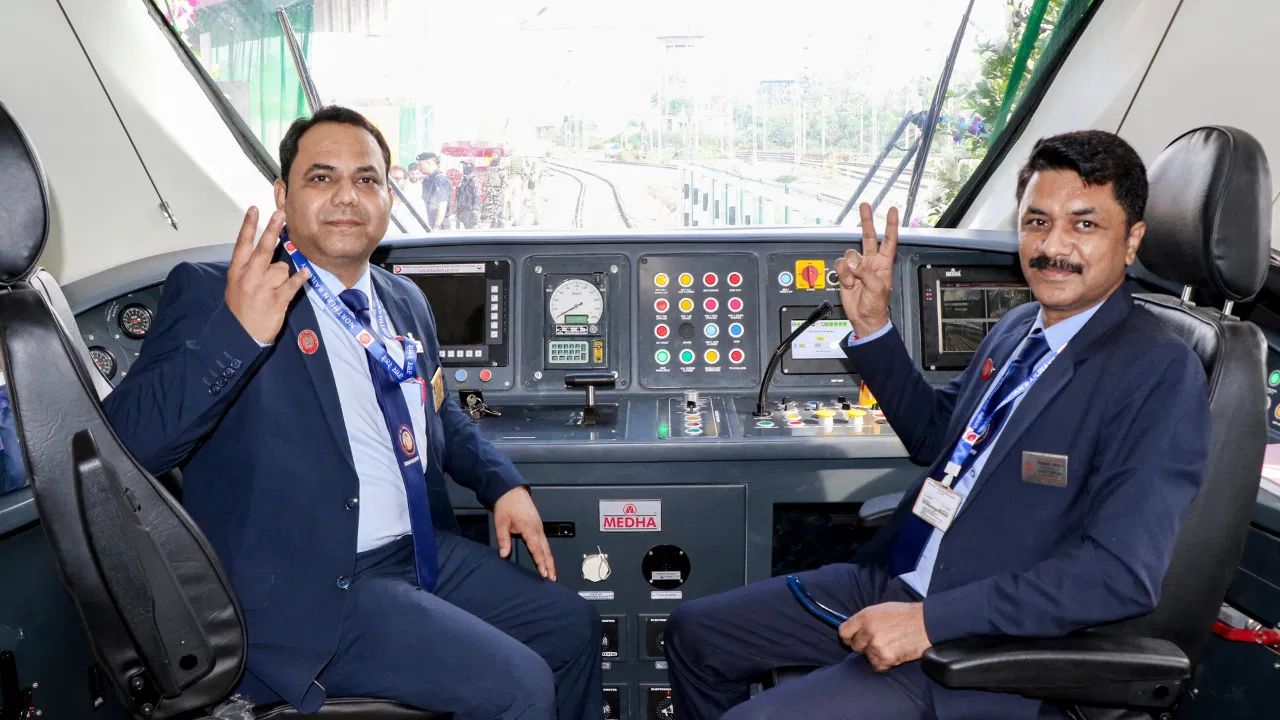 How Can Vande Bharat Loco Pilots Earn a ₹1 Lakh Salary?