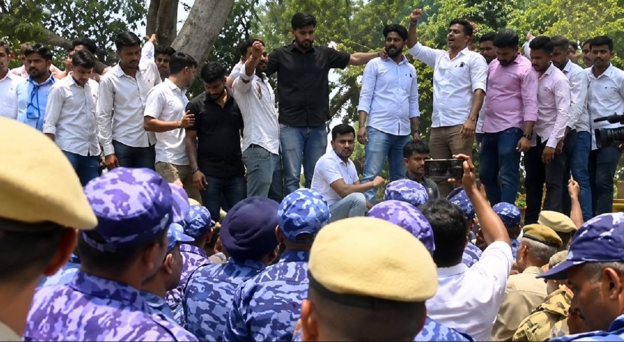 నీట్ లీక్పై ఢిల్లీలో భారీ ఆందోళన