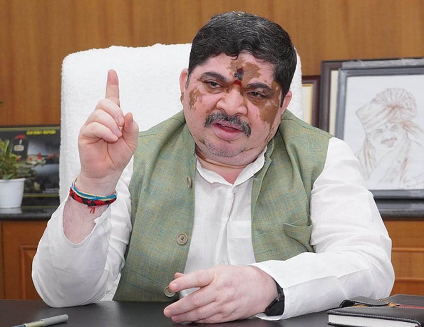 పెట్రోల్, డీజిల్ ఆటోలను ఎలక్ట్రిక్ వాహనాలుగా మార్చేందుకు కొత్త స్కీమ్ - మంత్రి పొన్నమ్