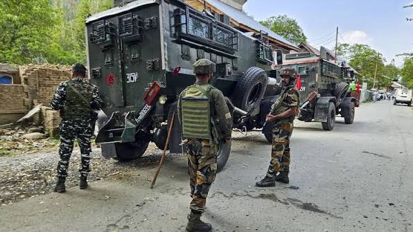 Terror Attack on Anantnag Road Leaves Policeman Injured