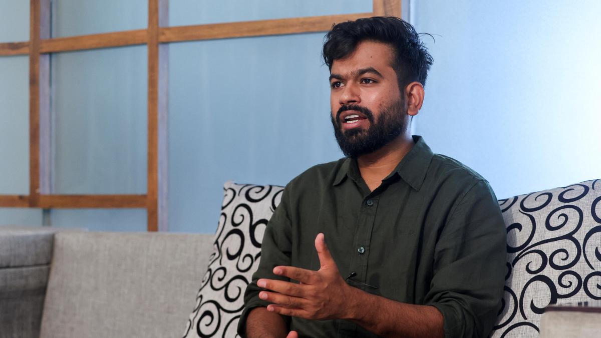 ట్రాఫిక్ సిగ్నళ్ల వద్ద ఏ చిన్నారీ త్రివర్ణ పతాకాన్ని అమ్మకూడదు: అభిజీత్ దీప్కే