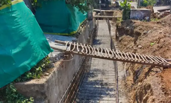 సారపాకలో డ్రైన్ నిర్మాణంపై స్థానికుల ఆగ్రహం..