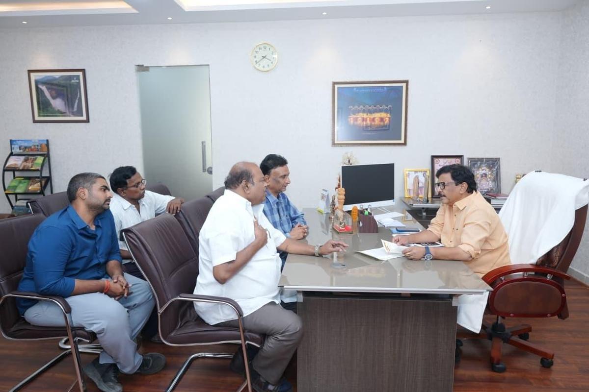 చిరంజీవిని ఆశ్రయించనున్న ఎగ్జిబిటర్లు?