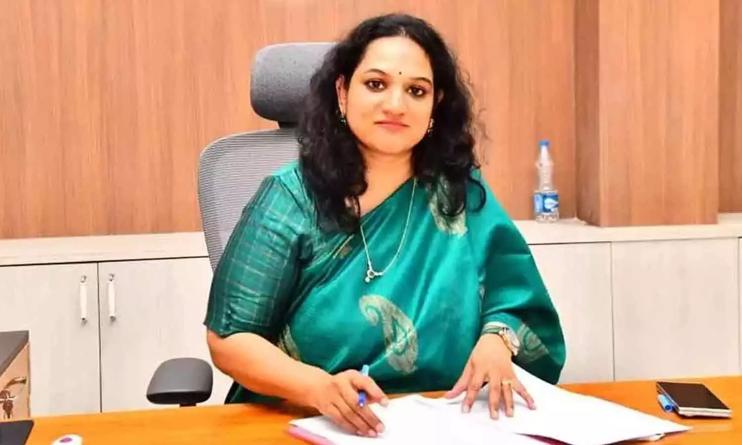 అక్రమ నిర్మాణాలపై సీఎంసీ కమిషనర్‌ శ్రీజన కీలక ఆదేశాలు