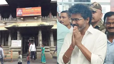 ముకాంబిక ఆలయంలో ప్రత్యేక ప్రార్థనలు.. ఆకట్టుకున్న సీఎం విజయ్