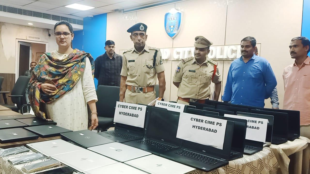 నకిలీ వాట్సాప్ ఖాతాలతో సైబర్ దోపిడీ..