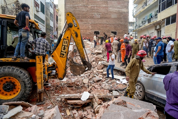 Delhi Building Collapse: Rescue Operation Continues, Three Dead and 15 Rescued